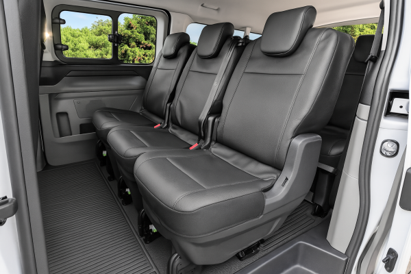 Passgenaue Autositzbezüge für Ford Transit Custom II ab 2024 – Zweite Sitzreihe 1+1+1 – MAISTER Kunstleder – Kunstleder
